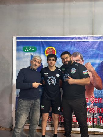 Bayrağı Zirvəyə Qaldıran Gənclik 